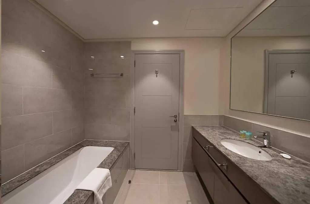 Апартаменты Oraya - Chic 2Br Apt In Downtown Dubai With City Views